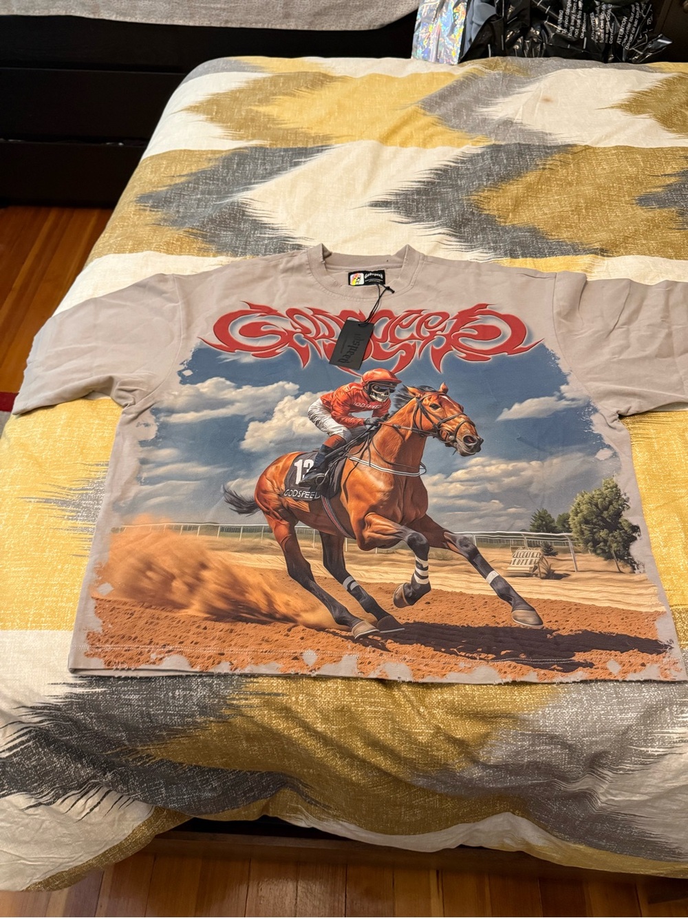 Godspeed Men’s Horse Racing Graphic Tee - Beige with Red Accent size M